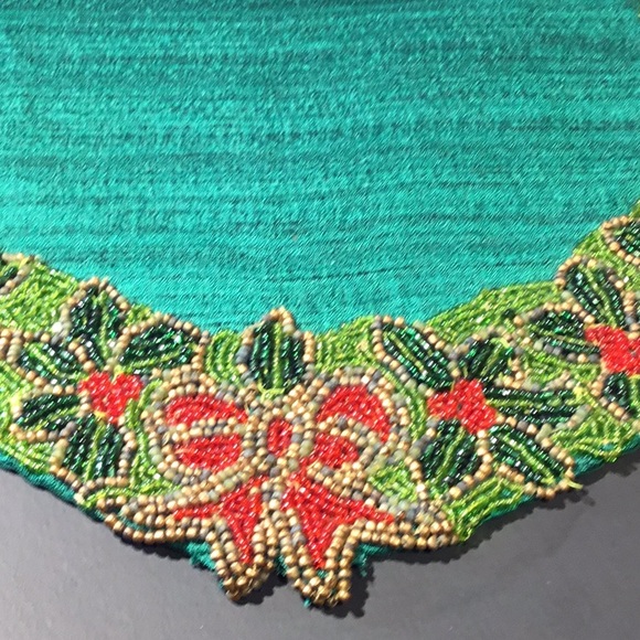 Vtg. 2 Christmas Green Satin & Glass Beads Linen Table Toppers - Picture 3 of 16